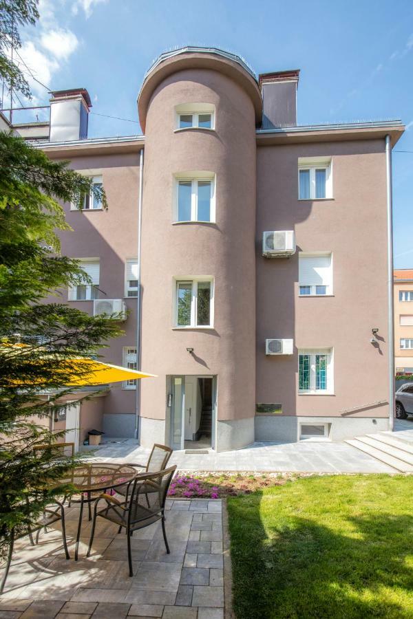 Apartment N10 *